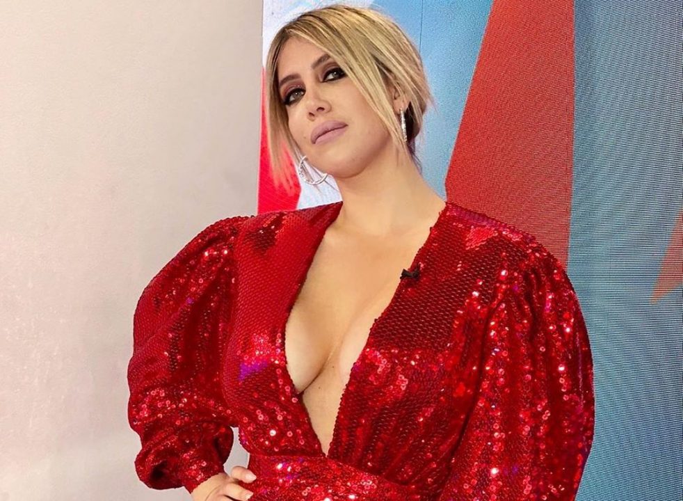 Wanda Nara Impact Con Deslumbrantes Bikinis Para Mostrar Los Colores