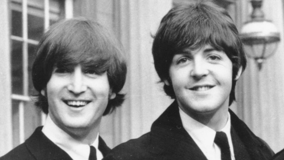 ohn Lennon y Paul McCartney