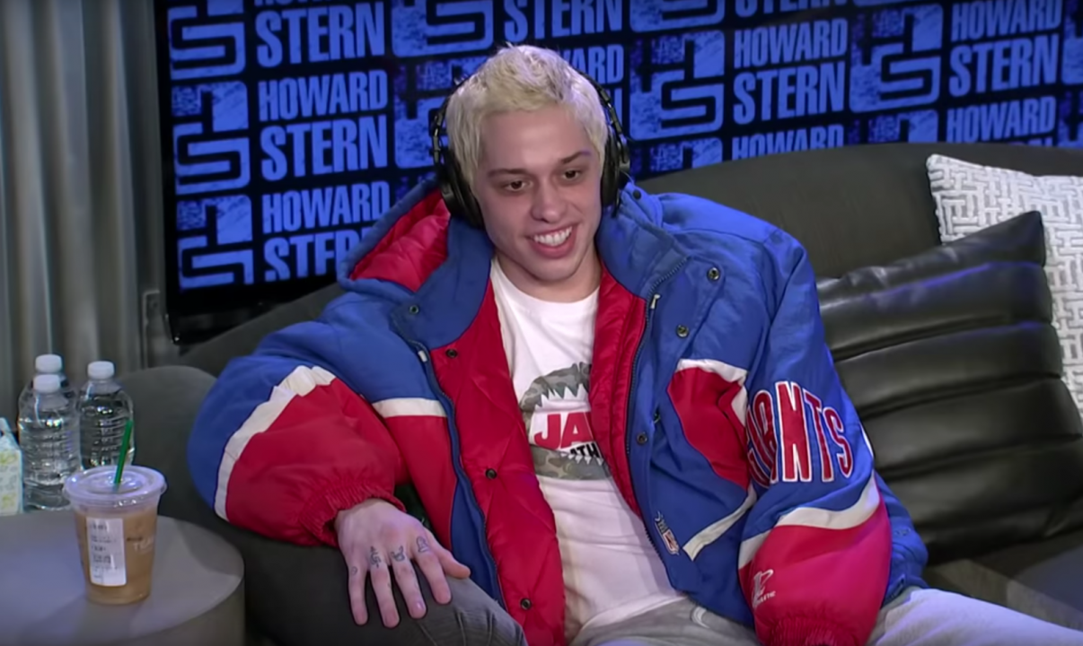 Pete Davidson dio detalles de sus relaciones sexuales con Ariana Grande