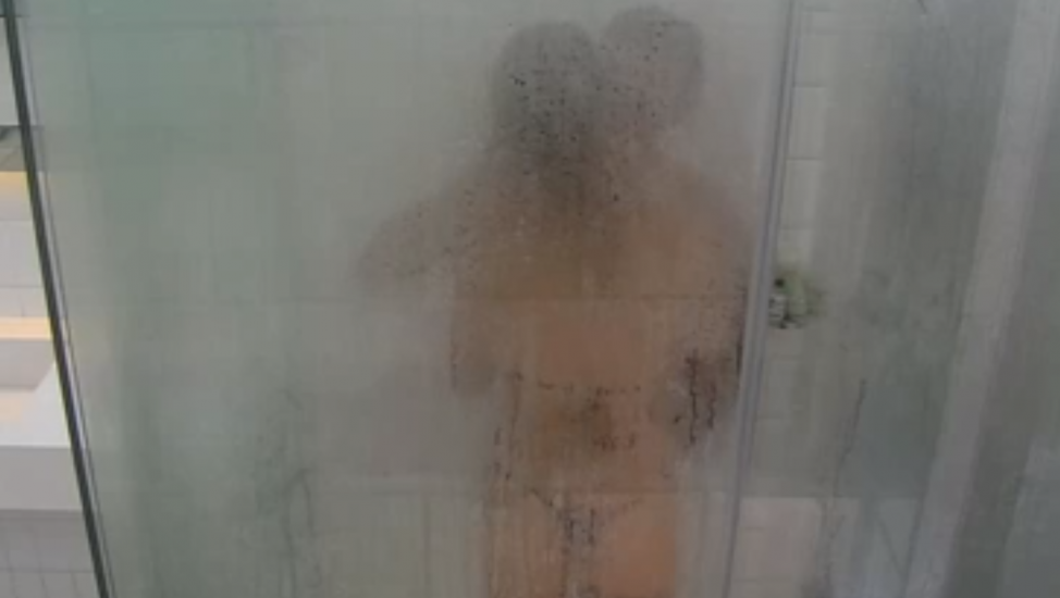 Anabel y Kevin se ducharon