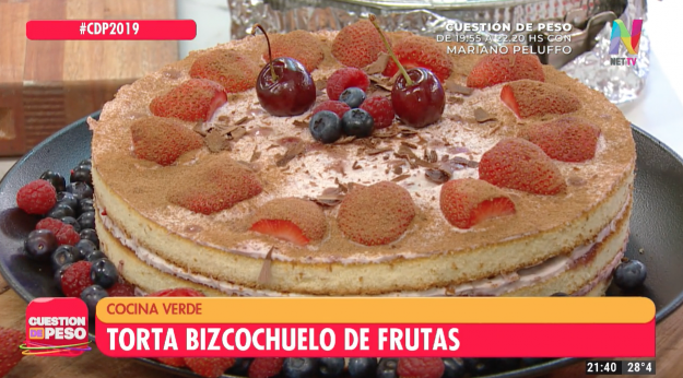 torta bizcochuelo frutas