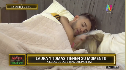 Laura y Tomás bajo las sábanas