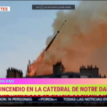 Se derrumba la aguja de la catedral de Notre Dame