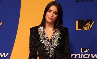 Lali Espósito calentó las redes “quitándose” la ropa y contestó a críticas  de seguidores