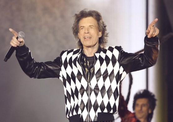 Mick Jagger vuelve a los escenarios tras operación del corazón