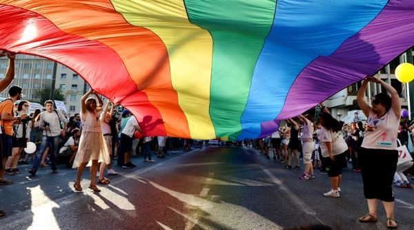 bandera_del_orgullo_gay.jpg_1029256313