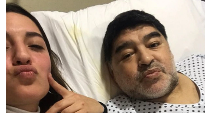 Jana Maradona defendió a su papá de las