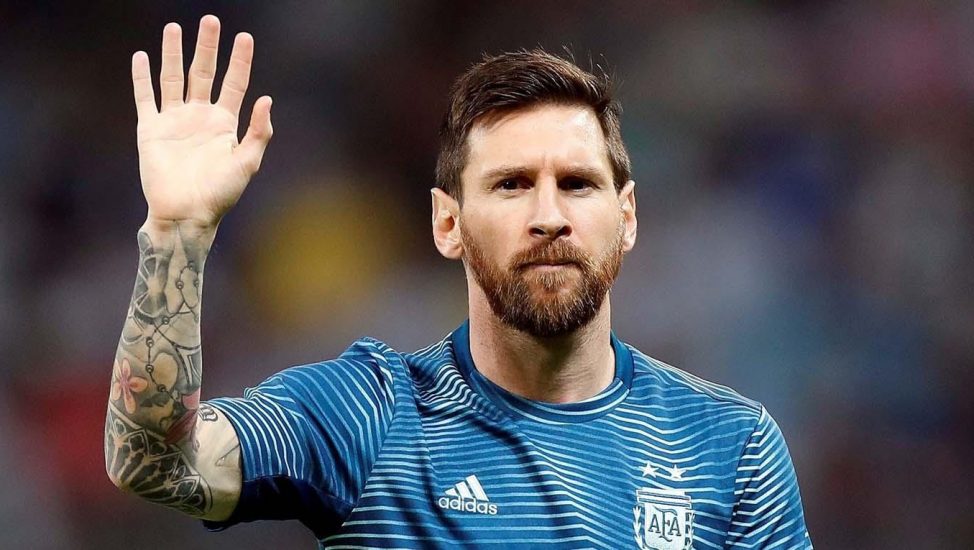 Messi posó con camiseta Argentina estrenará ante Brasil