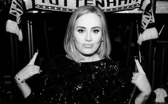 Adele se mostró al natural para celebrar su cumpleaños