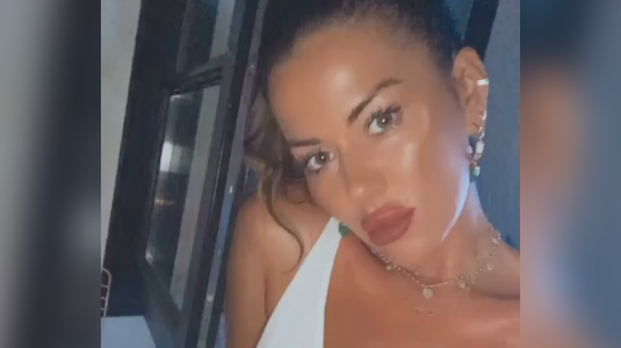 Karina Jelinek hizo un topless para el infarto en redes sociales