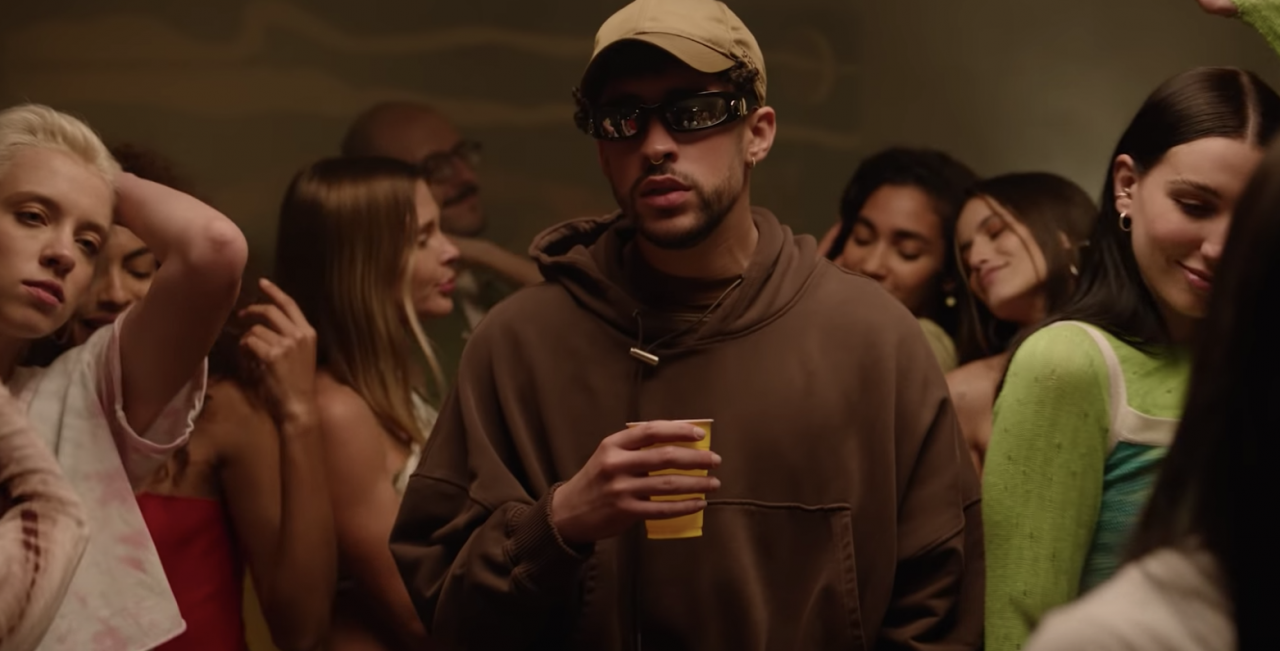 Bad Bunny sedujo con las picantes frases en japonés de “Yonaguni”