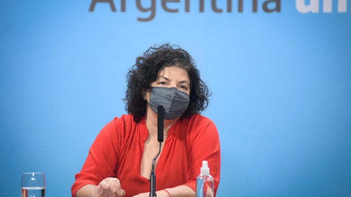 Carla Vizzotti no descartó una “ventaja” para los vacunados.