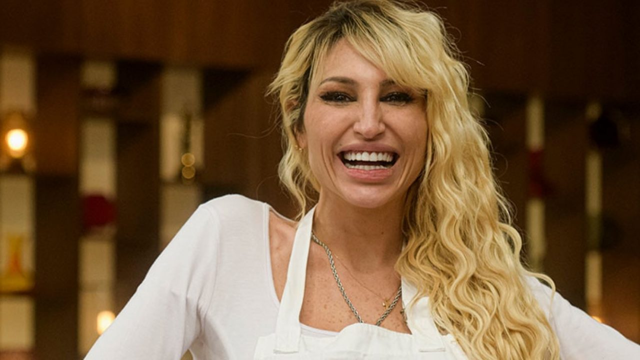 Vicky Xipolitakis mostró su alegría por recibirse en la UBA