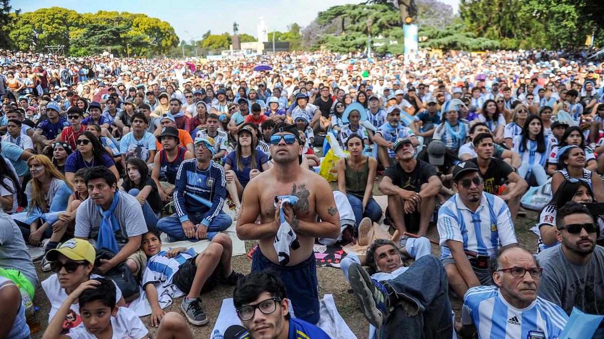 Miles De Argentinos En Todo El País Festejaron El Triunfo De La Selección