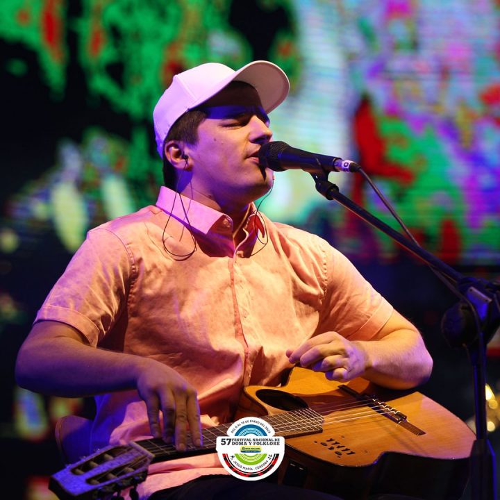 Nahuel Pennisi Areng Con Su Guitarra En La Tercera Noche De La Fiesta